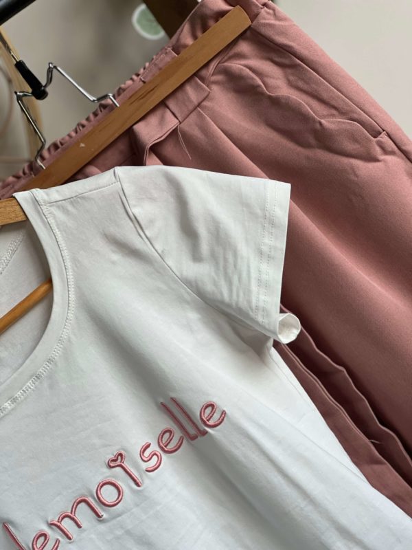 T-shirt blanc, écriture brodée, boutique dole, vêtement femme
