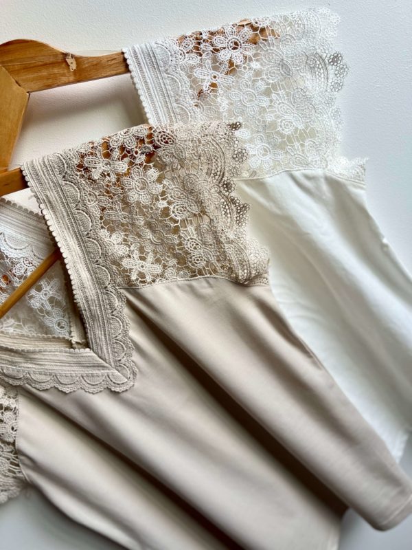 Haut beige, haut blanc, dentelle, femme, vêtement, boutique dole