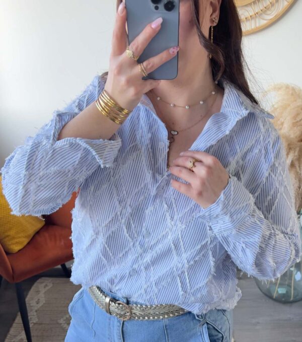 Chemise, bleue, blanche, boutique à dole, vêtements femme, accessoires